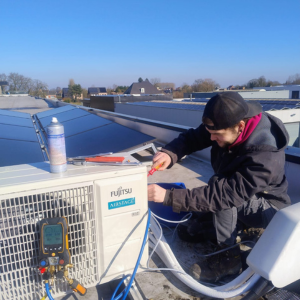 JD Heating plaatst Fujitsu airconditioning bij eigen magazijn in Ravels
