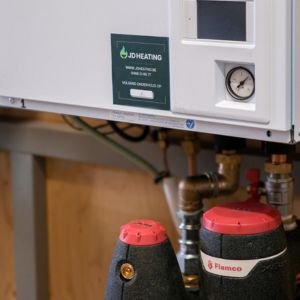 Installatie warmtepomp van Mitsubishi Electric door JD Heating, foto door theboldstudio.eu